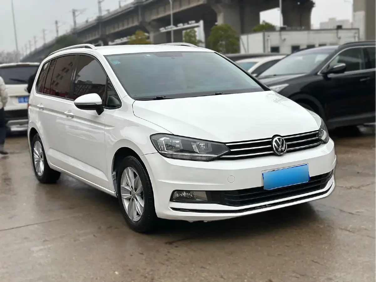 2016 Volkswagen Touran 1.4T 150HP L4 5MT