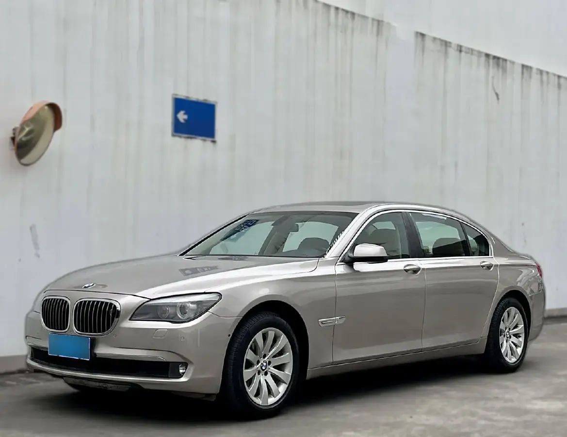 2009 BMW 7 Series 3.0T 326HP L6 6AT