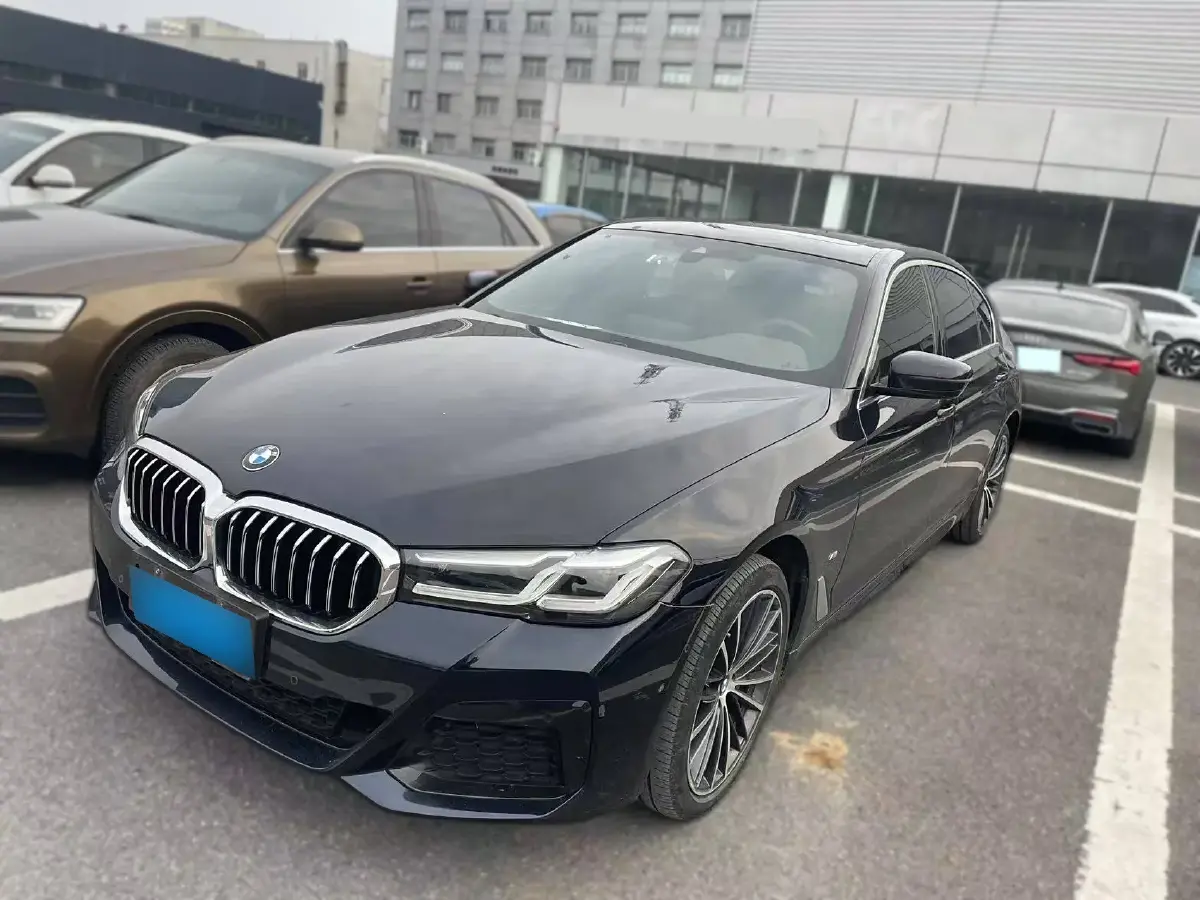 2022 BMW 5 Series 2.0T 252HP L4 8AT