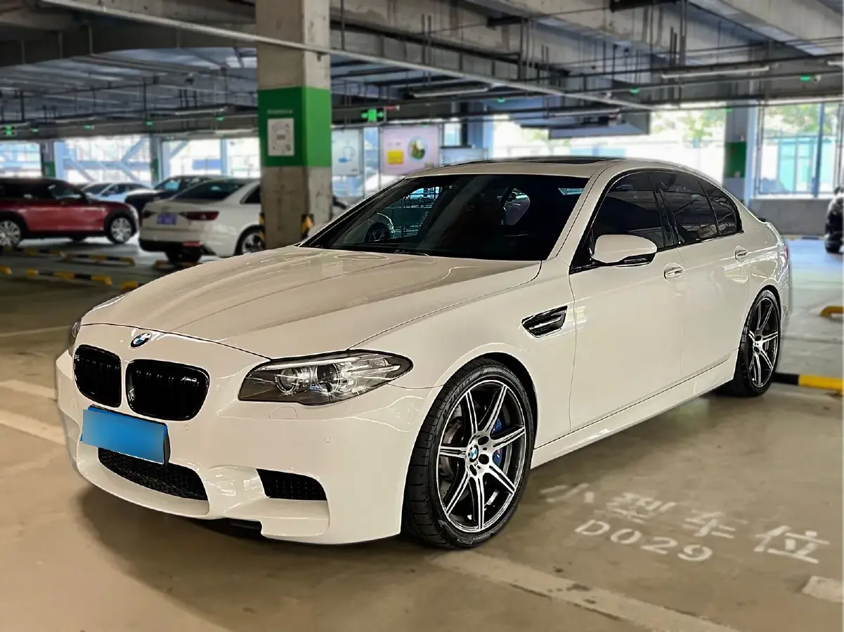 2014 BMW M5 4.4T 575HP V8 7DCT