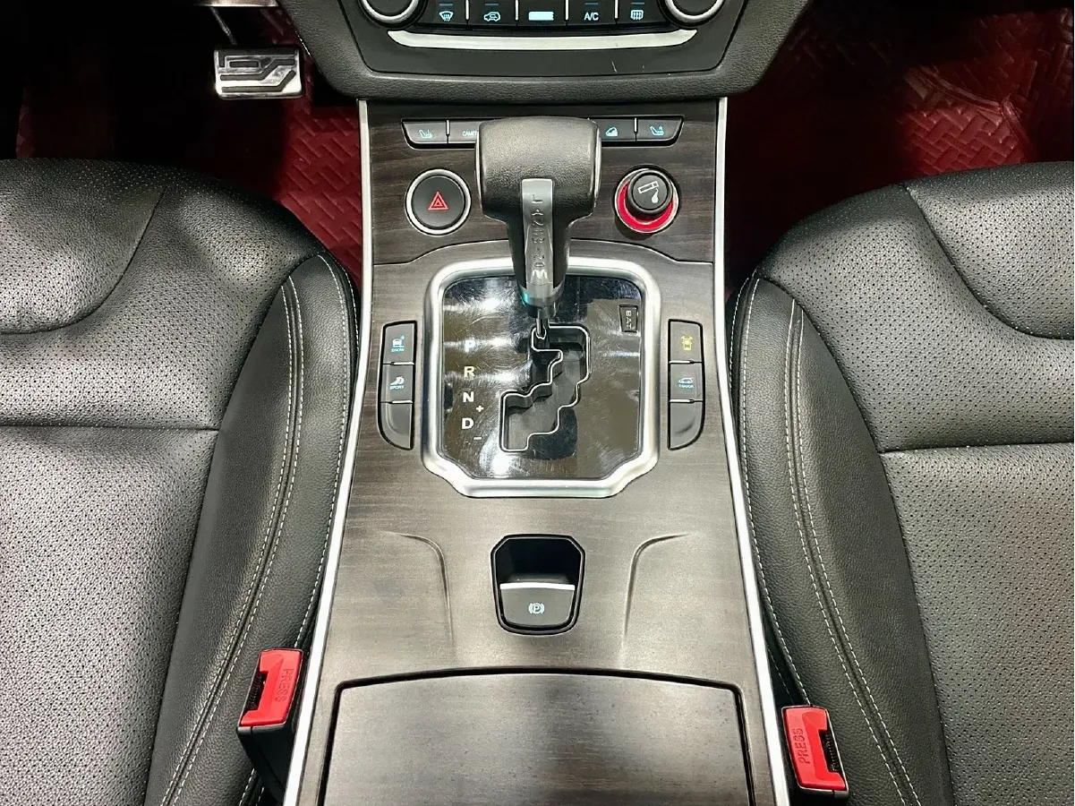 2015 Landwind X7 2.0T 190HP L4 8AT,autocango,china used car exporter,china ev exporter,chinese used car exporter,chinese used ev exporter