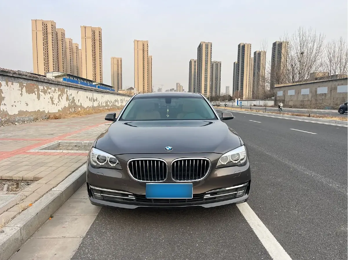 2013 BMW 7 Series 3.0L 258HP L6 8AT