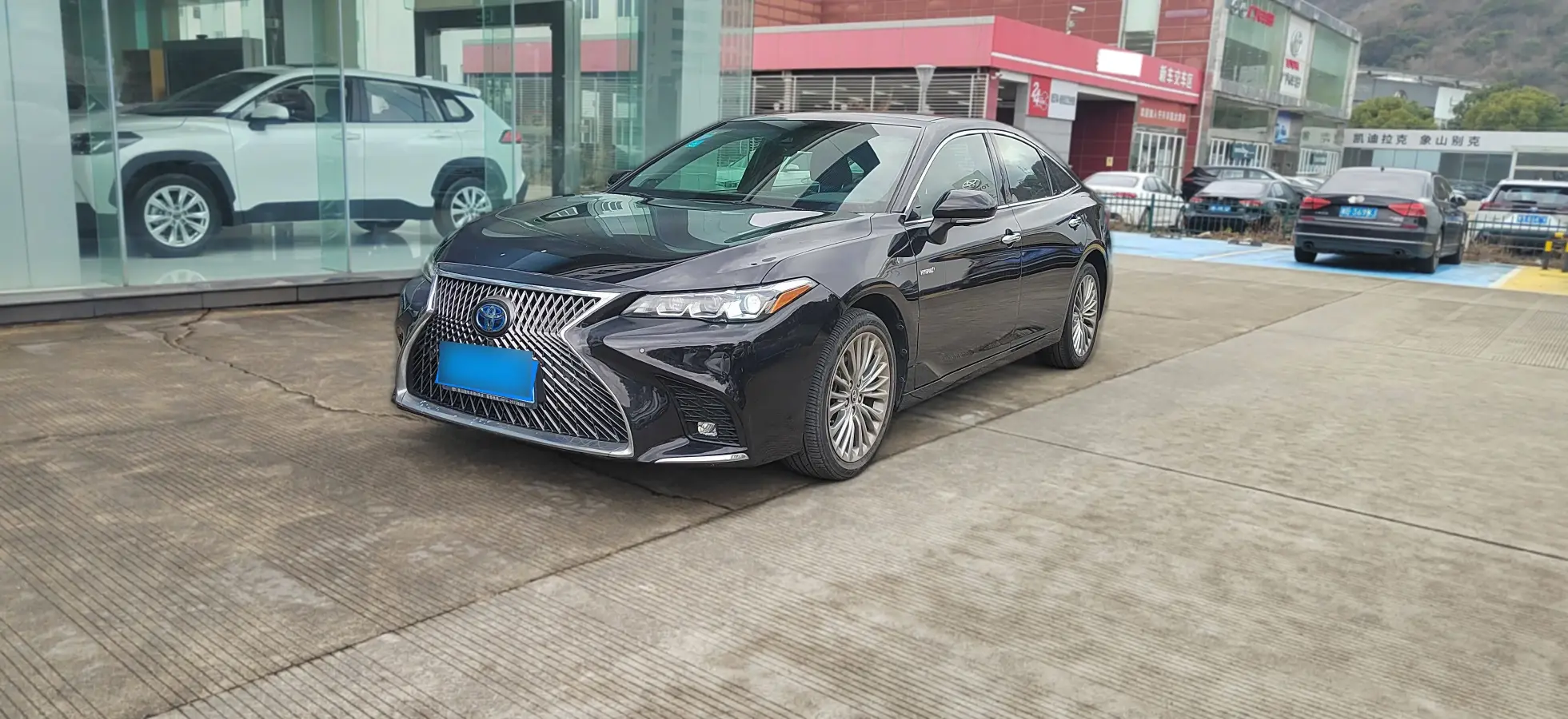 2019 Toyota Avalon 2.5L 178HP L4 E-CVT Hybrid
