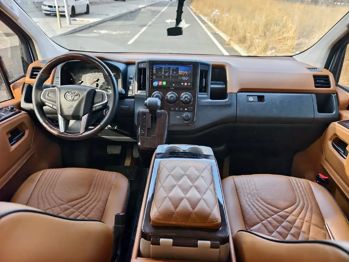 2011 Toyota Hiace 2.7L 154HP L4 5MT,autocango,china used car exporter,china ev exporter,chinese used car exporter,chinese used ev exporter