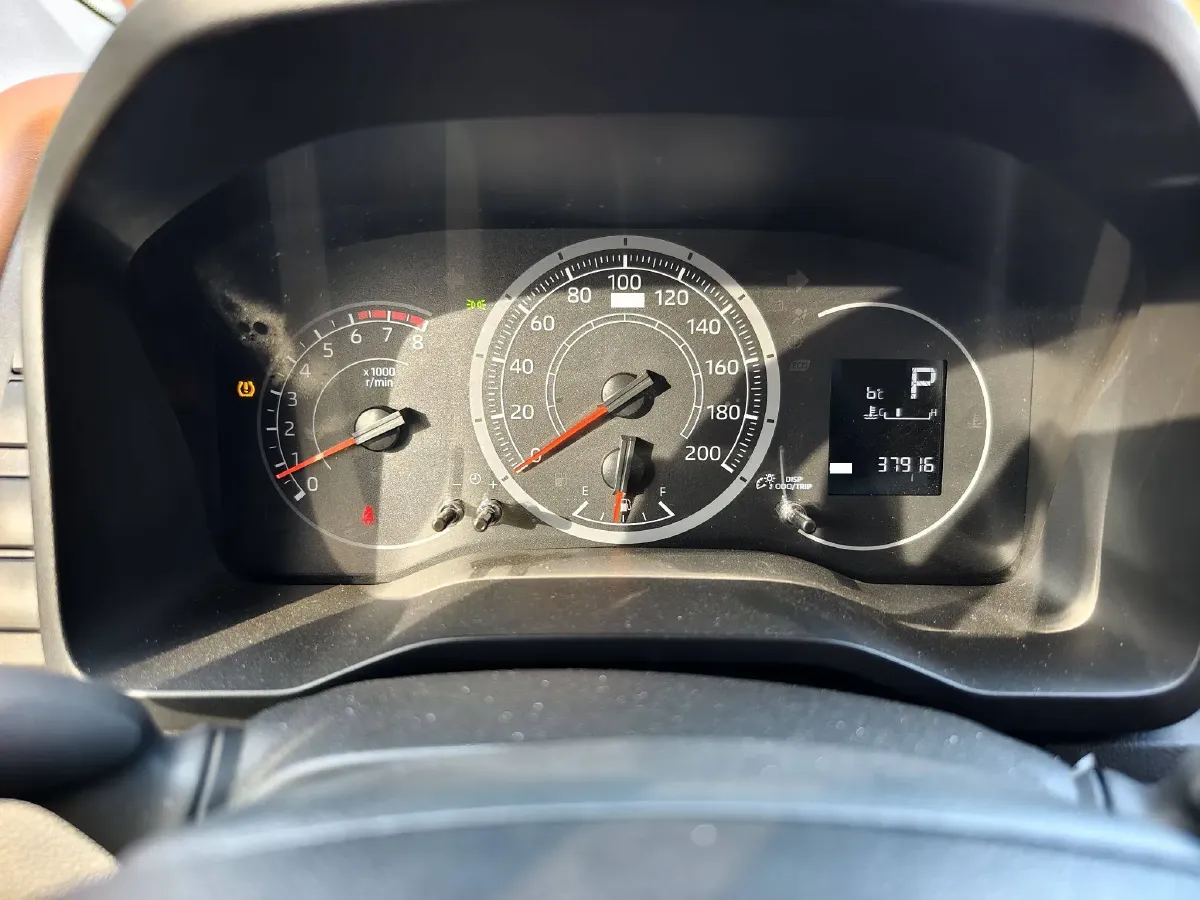 2011 Toyota Hiace 2.7L 154HP L4 5MT,autocango,china used car exporter,china ev exporter,chinese used car exporter,chinese used ev exporter