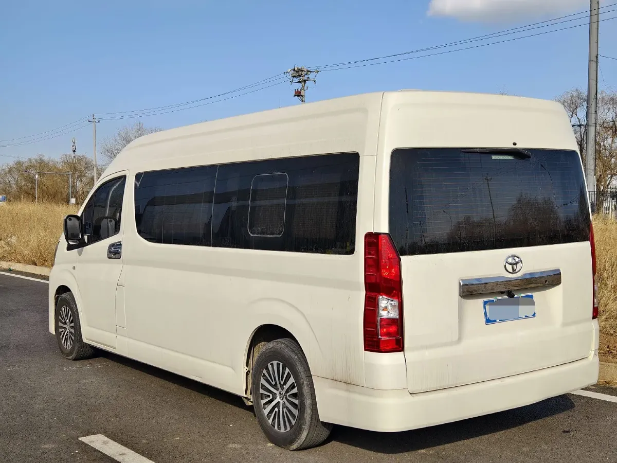 2011 Toyota Hiace 2.7L 154HP L4 5MT,autocango,china used car exporter,china ev exporter,chinese used car exporter,chinese used ev exporter