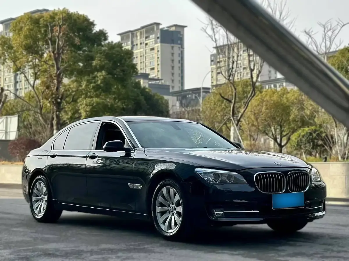 2013 BMW 7 Series 3.0L 258HP L6 8AT