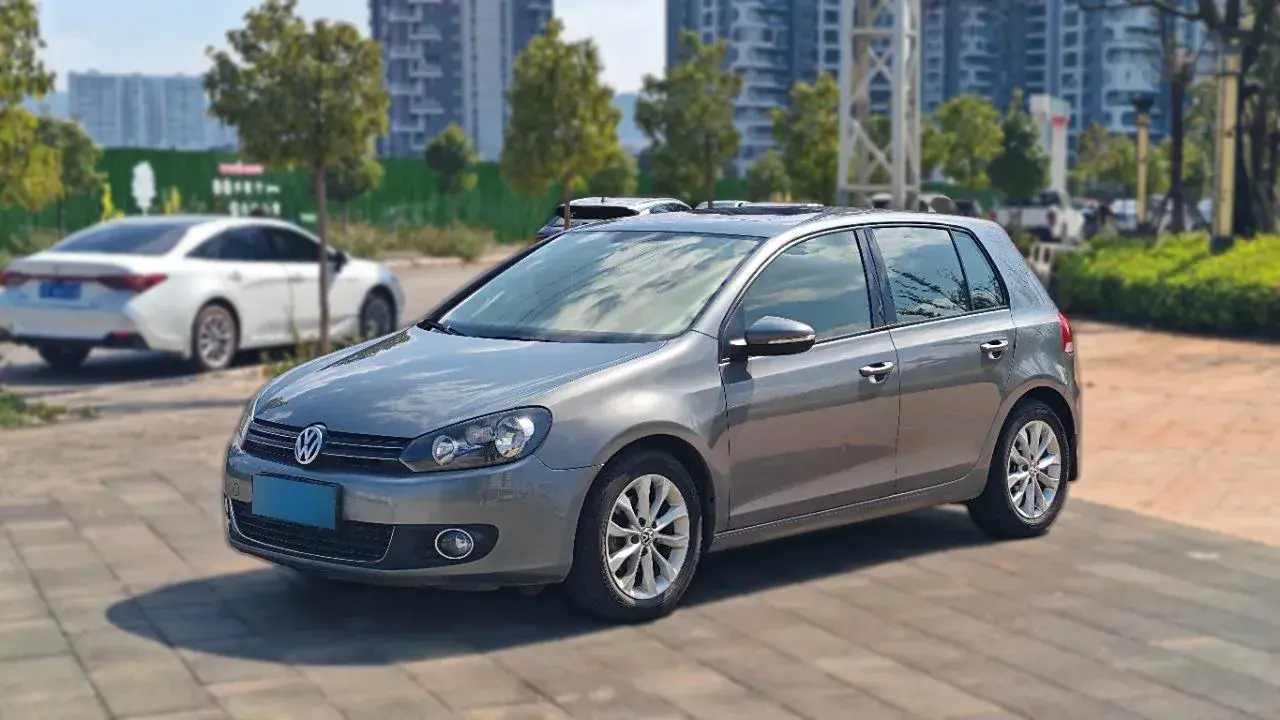 2012 Volkswagen Golf 1.6L 105HP L4 5MT