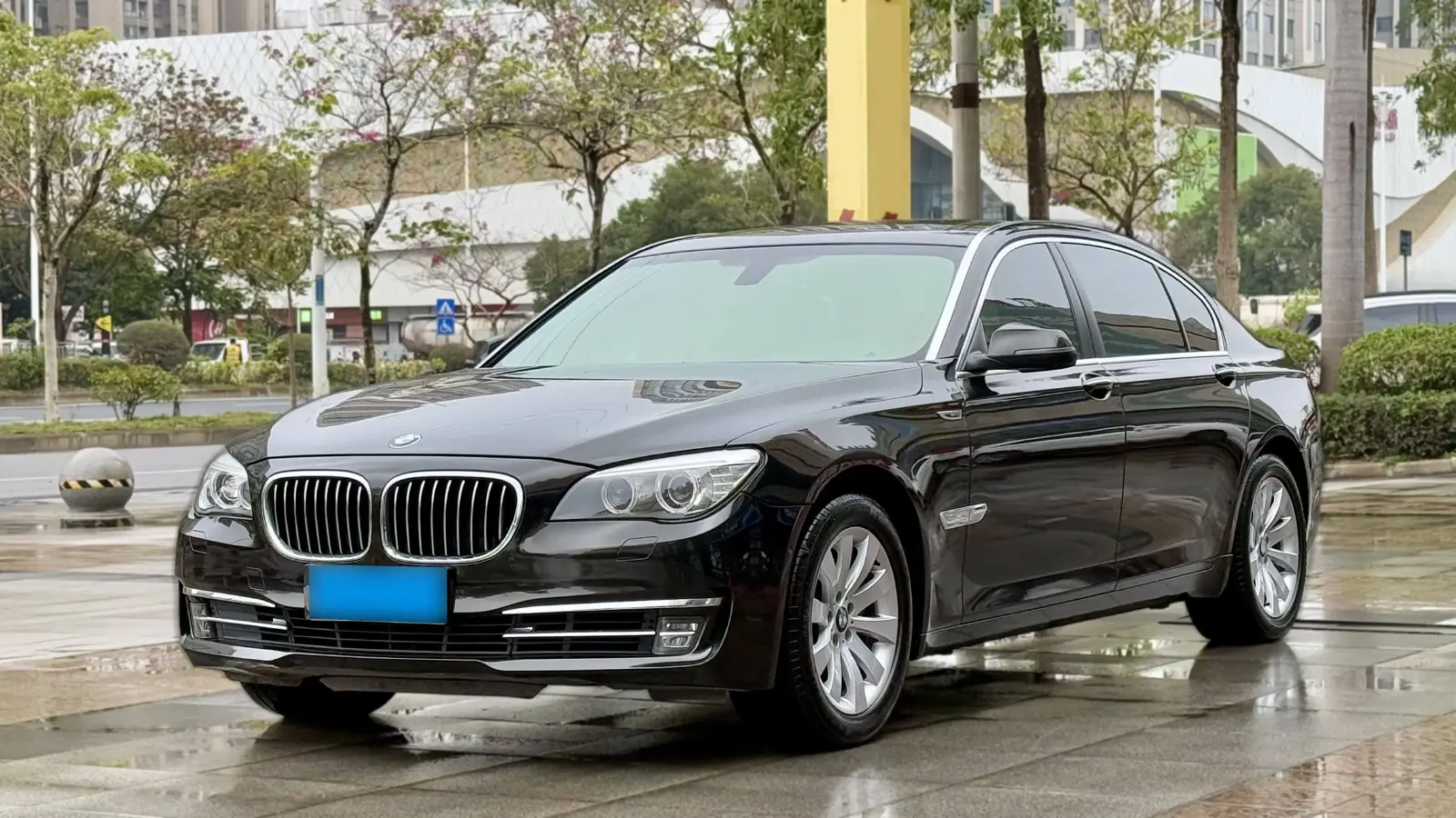 2013 BMW 7 Series 3.0L 258HP L6 8AT