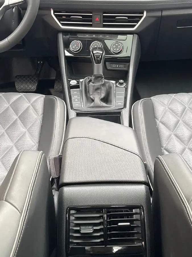 2023 Volkswagen Sagitar 1.5T 160HP L4 7DCT,autocango,china used car exporter,china ev exporter,chinese used car exporter,chinese used ev exporter