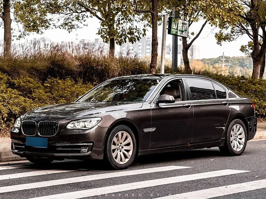 2013 BMW 7 Series 3.0T 320HP L6 8AT