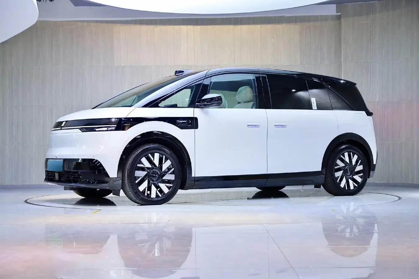 2025 Zeekr MIX BEV 102KWH