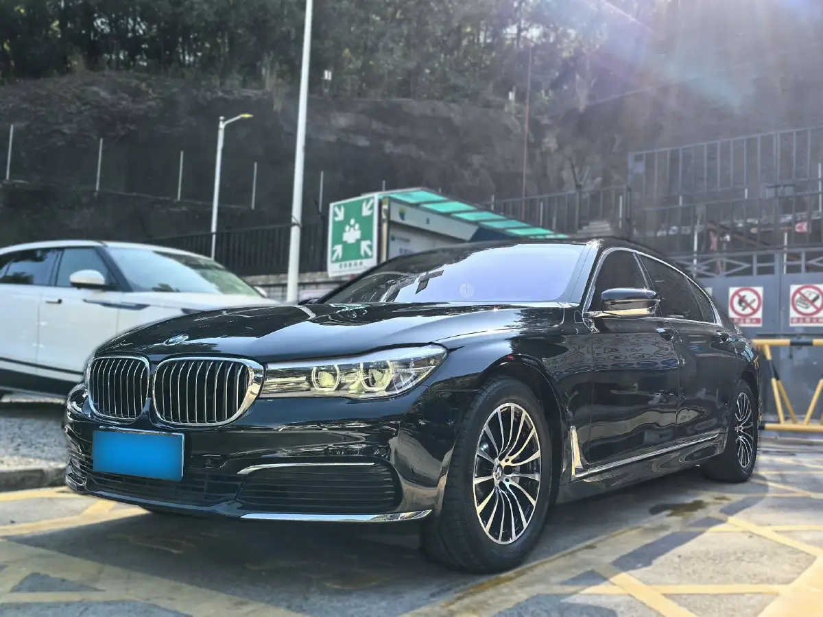 2017 BMW 7 Series 2.0T 258HP L4 8AT