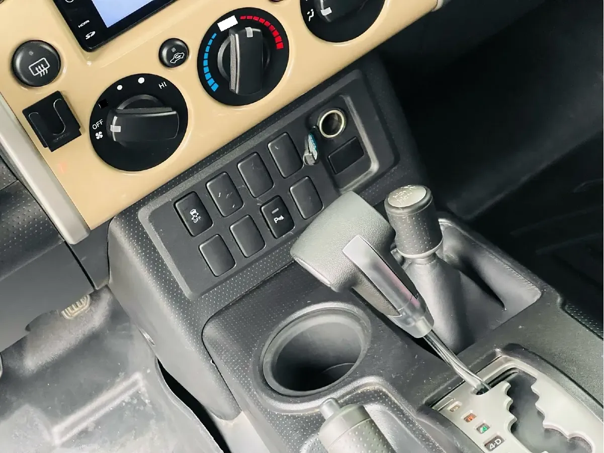 2013 Toyota FJ Cruiser 4.0L 272HP V6 5AT,autocango,china used car exporter,china ev exporter,chinese used car exporter,chinese used ev exporter