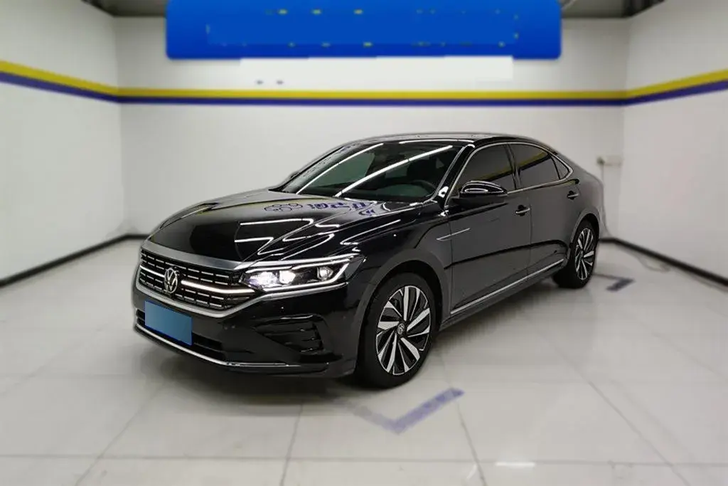 2023 Volkswagen Passat 2.0T 186HP L4 7DCT