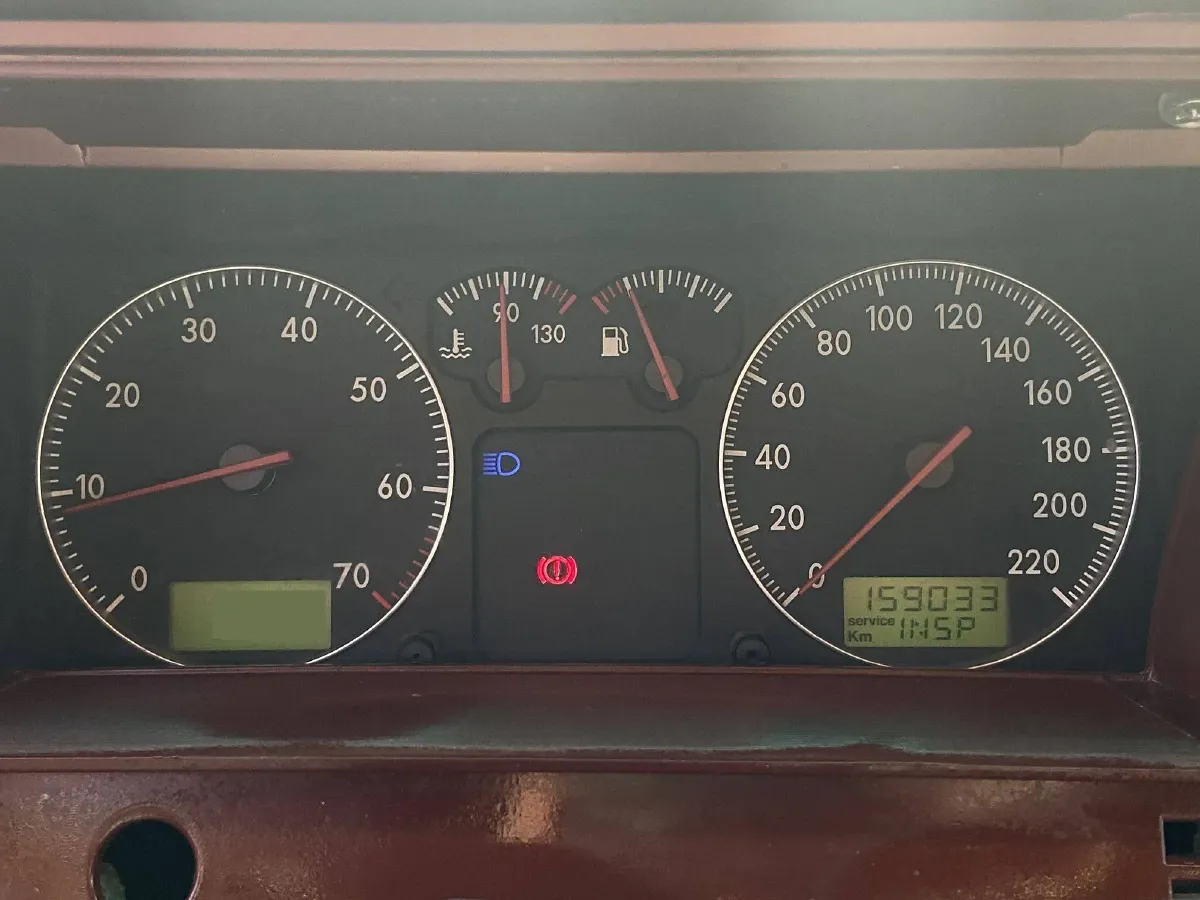 2004 Volkswagen Santana Classic 1.6L 87HP L4 5MT,autocango,china used car exporter,china ev exporter,chinese used car exporter,chinese used ev exporter