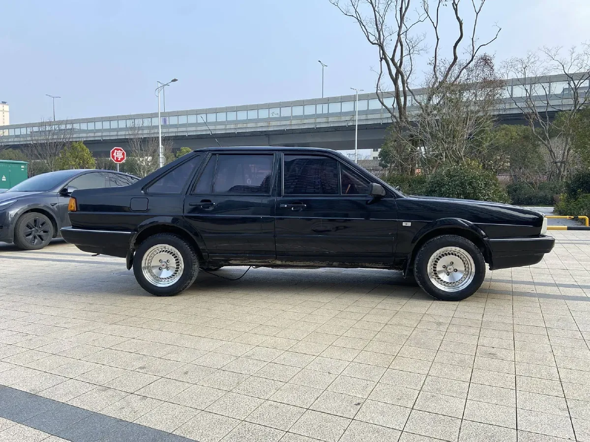 2004 Volkswagen Santana Classic 1.6L 87HP L4 5MT,autocango,china used car exporter,china ev exporter,chinese used car exporter,chinese used ev exporter