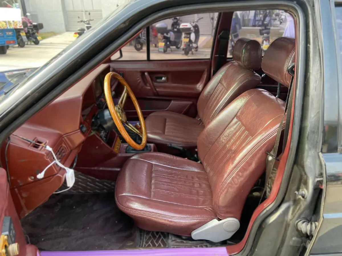 2004 Volkswagen Santana Classic 1.6L 87HP L4 5MT,autocango,china used car exporter,china ev exporter,chinese used car exporter,chinese used ev exporter