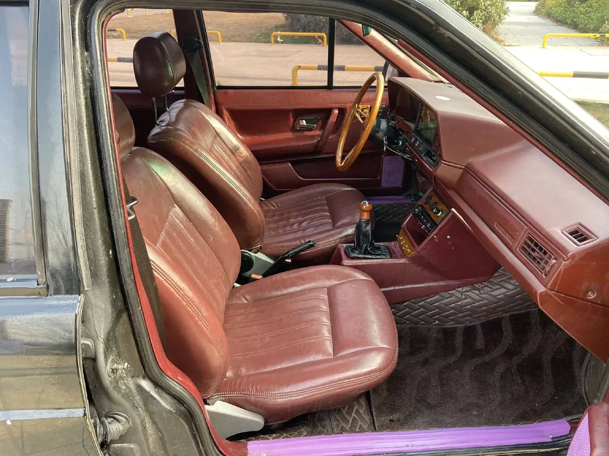 2004 Volkswagen Santana Classic 1.6L 87HP L4 5MT,autocango,china used car exporter,china ev exporter,chinese used car exporter,chinese used ev exporter