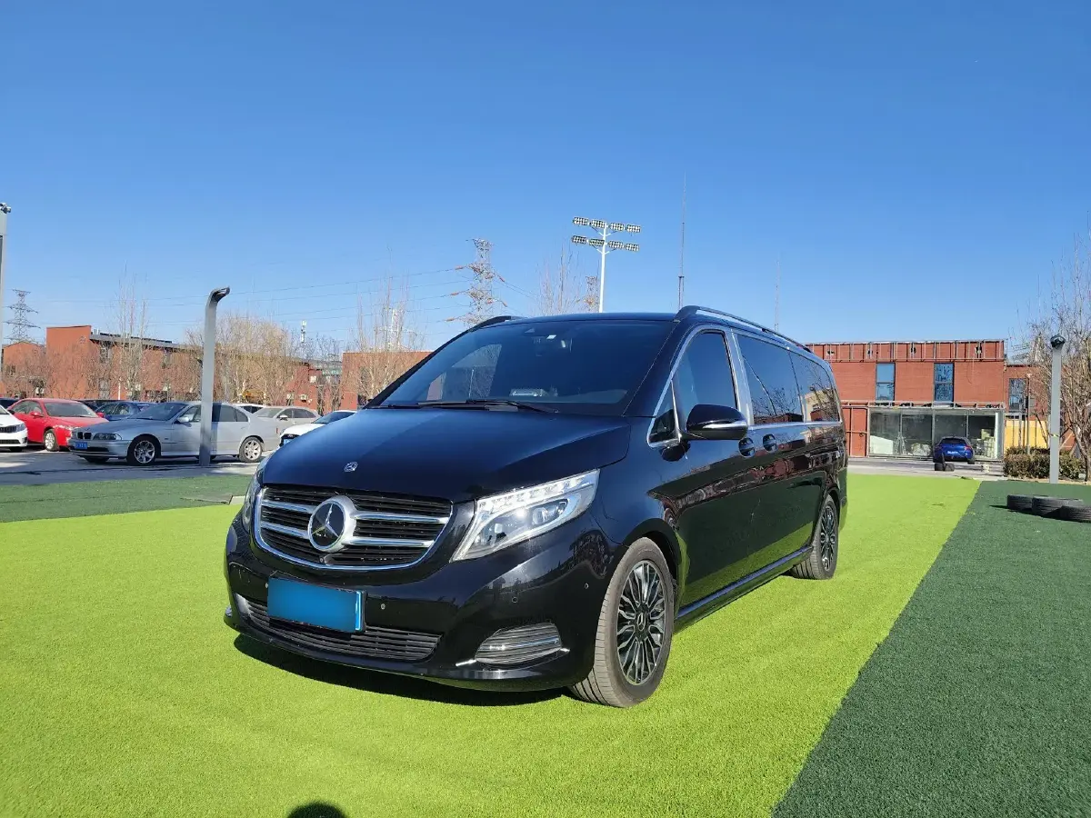 2017 Mercedes-Benz V Class 2.0T 211HP L4 7AT