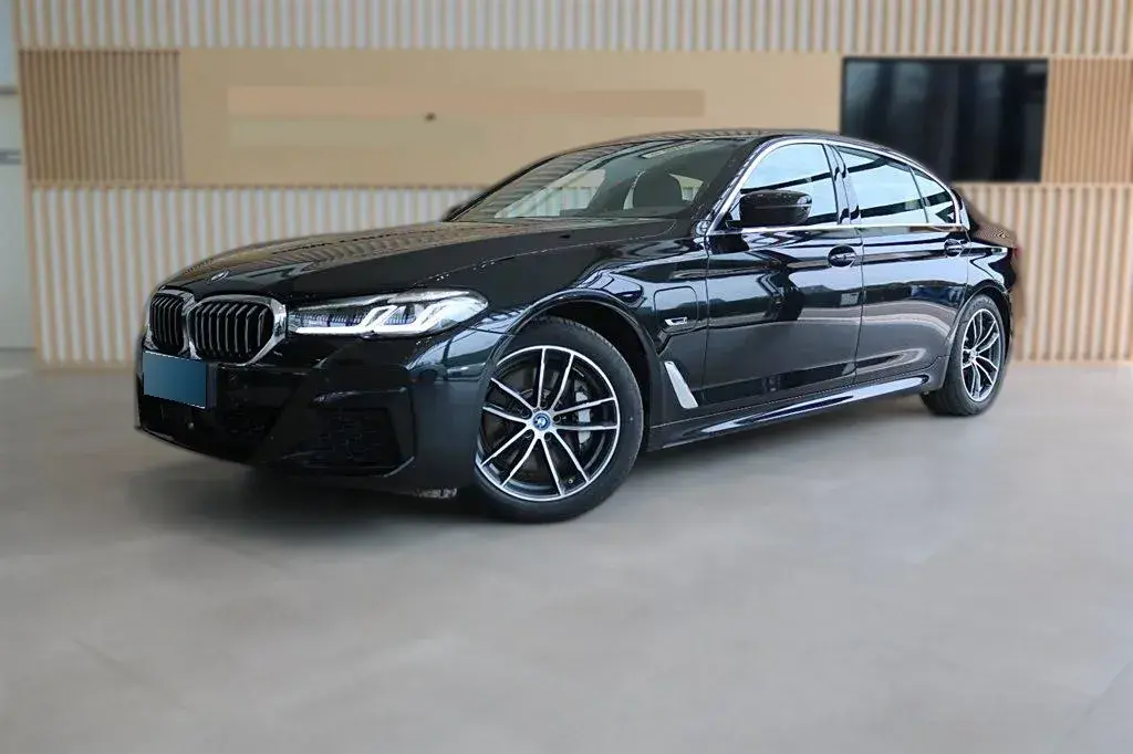 2022 BMW 5 Series 2.0T 184HP L4 8AT PHEV 17.7KWH