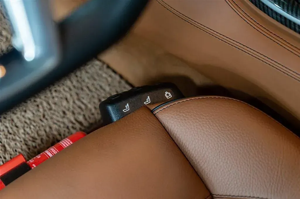 2011 Mercedes-Benz SLS AMG 6.2L 571HP V8 7DCT,autocango,china used car exporter,china ev exporter,chinese used car exporter,chinese used ev exporter