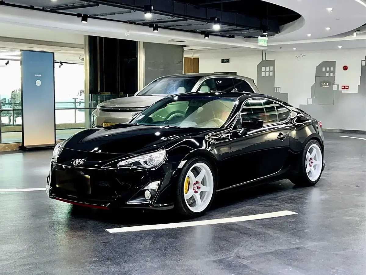 2013 Toyota 86 2.0L 200HP H4 6AT