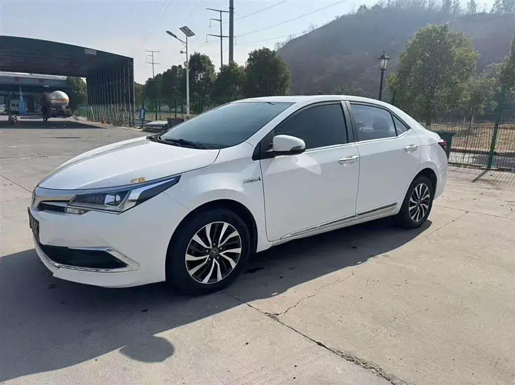 2016 Toyota Corolla 1.8L 99HP L4 E-CVT Hybrid
