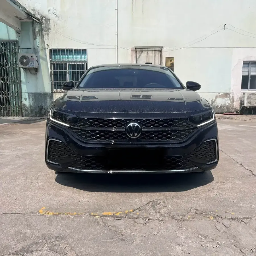 2024 Volkswagen Passat 2.0T 220HP L4 7DCT