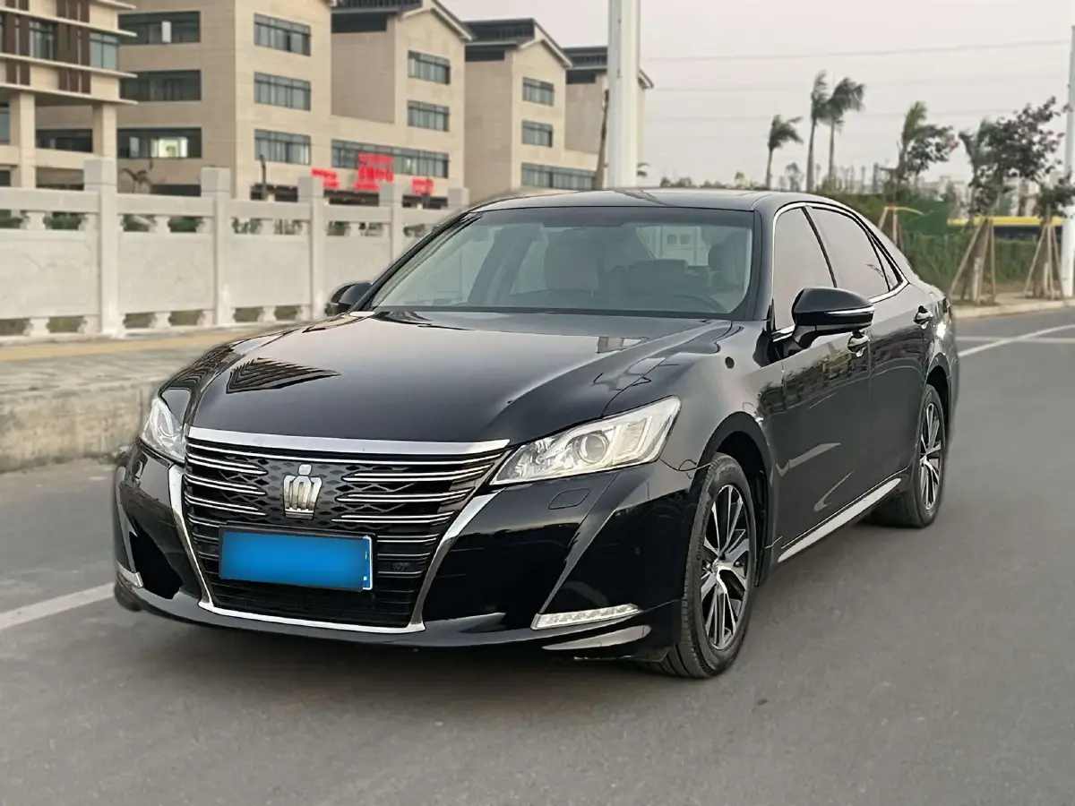 2018 Toyota Crown 2.0T 235HP L4 8AT