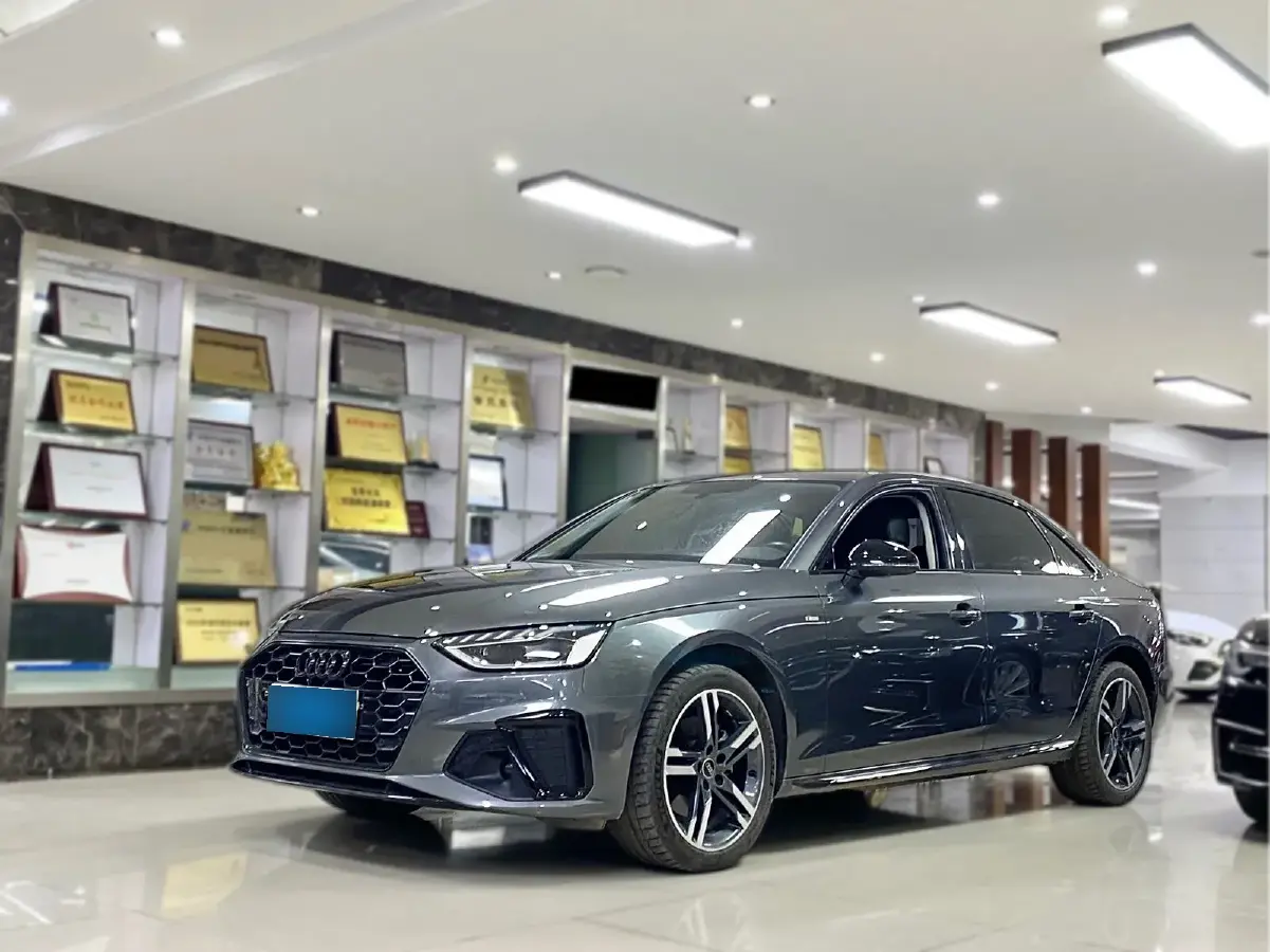 2022 Audi A4L 2.0T 190HP L4 7DCT