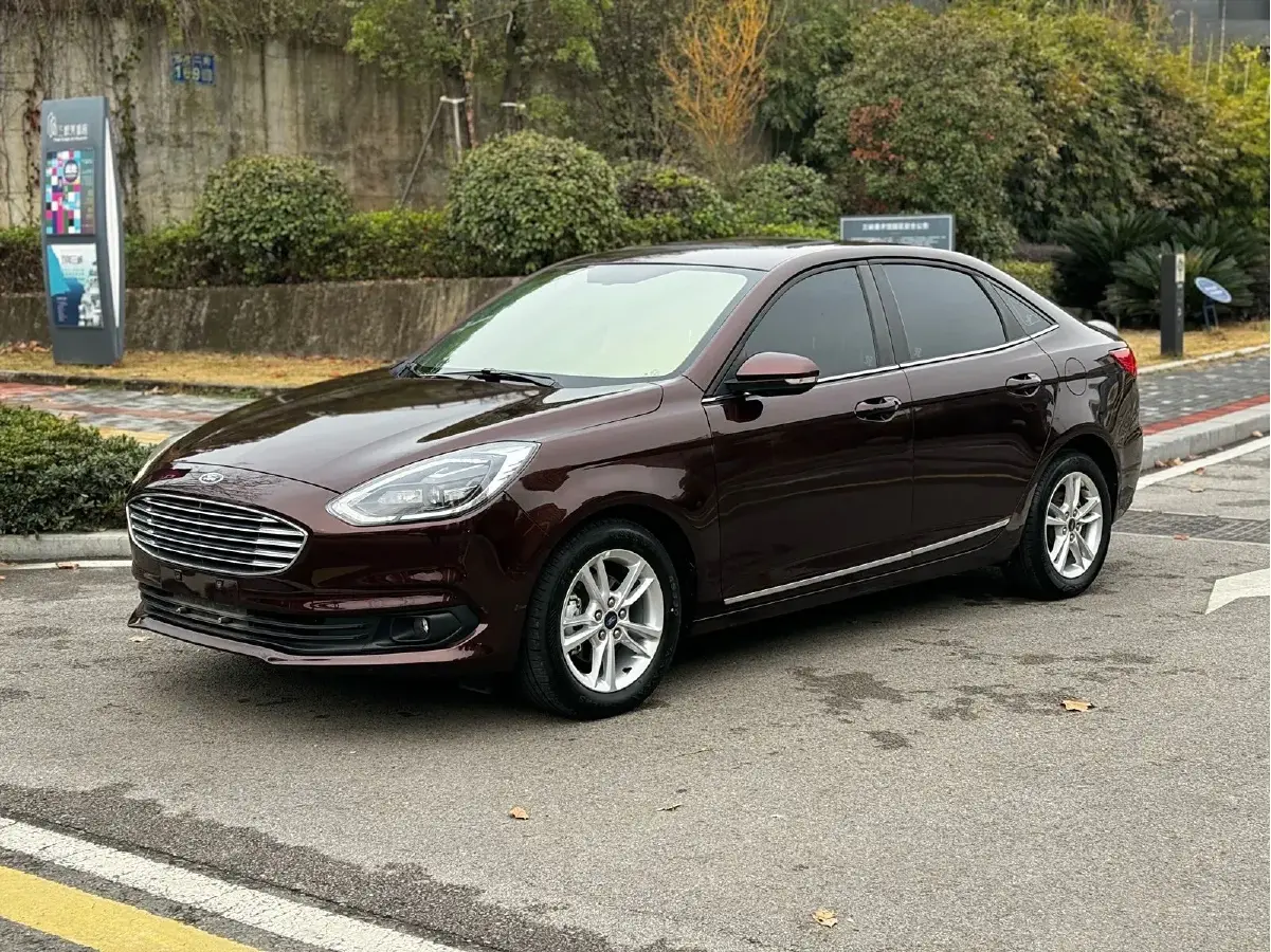 2019 Ford Escort 1.5L 122HP L3 6AT