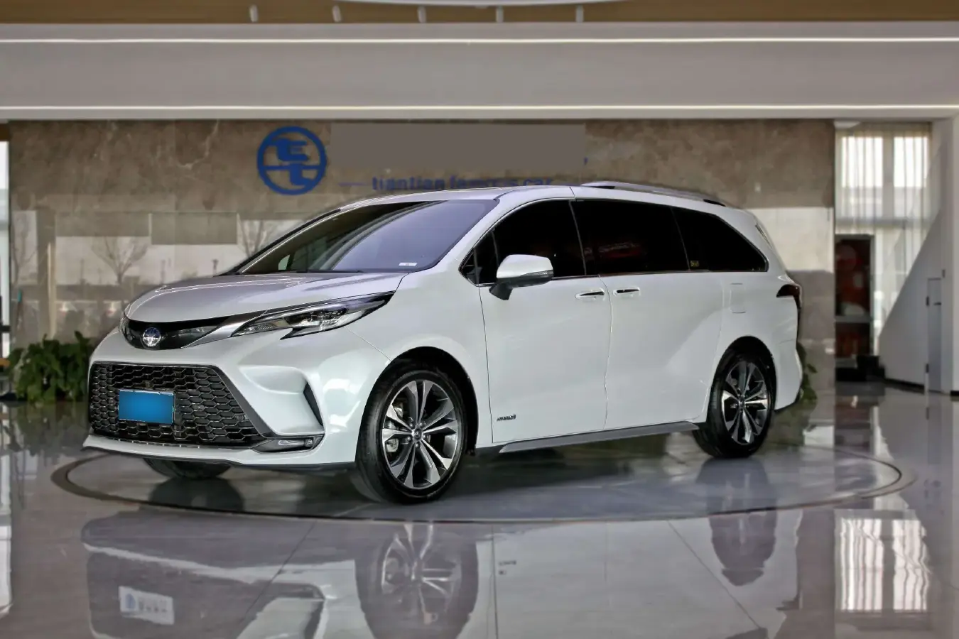 2023 Toyota Granvia 2.5L 189HP L4 E-CVT Hybrid