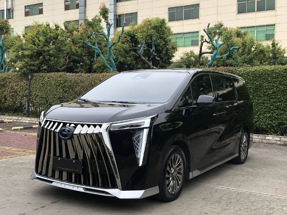 2023 GAC Trumpchi M8 2.0T 190HP L4 E-CVT Hybrid