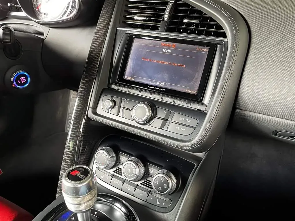 2014 Audi R8 4.2L 430HP V8 7DCT,autocango,china used car exporter,china ev exporter,chinese used car exporter,chinese used ev exporter