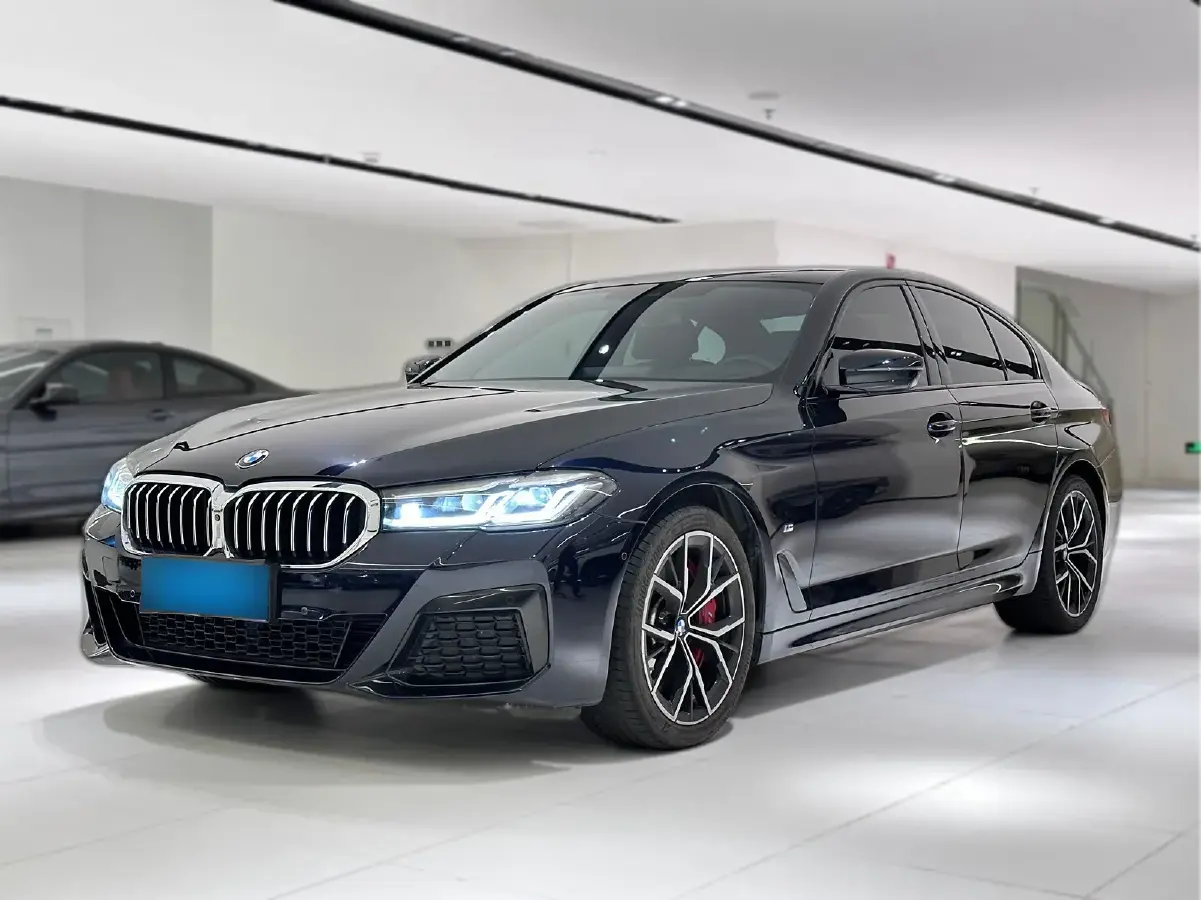 2022 BMW 5 Series 3.0T 340HP L6 8AT