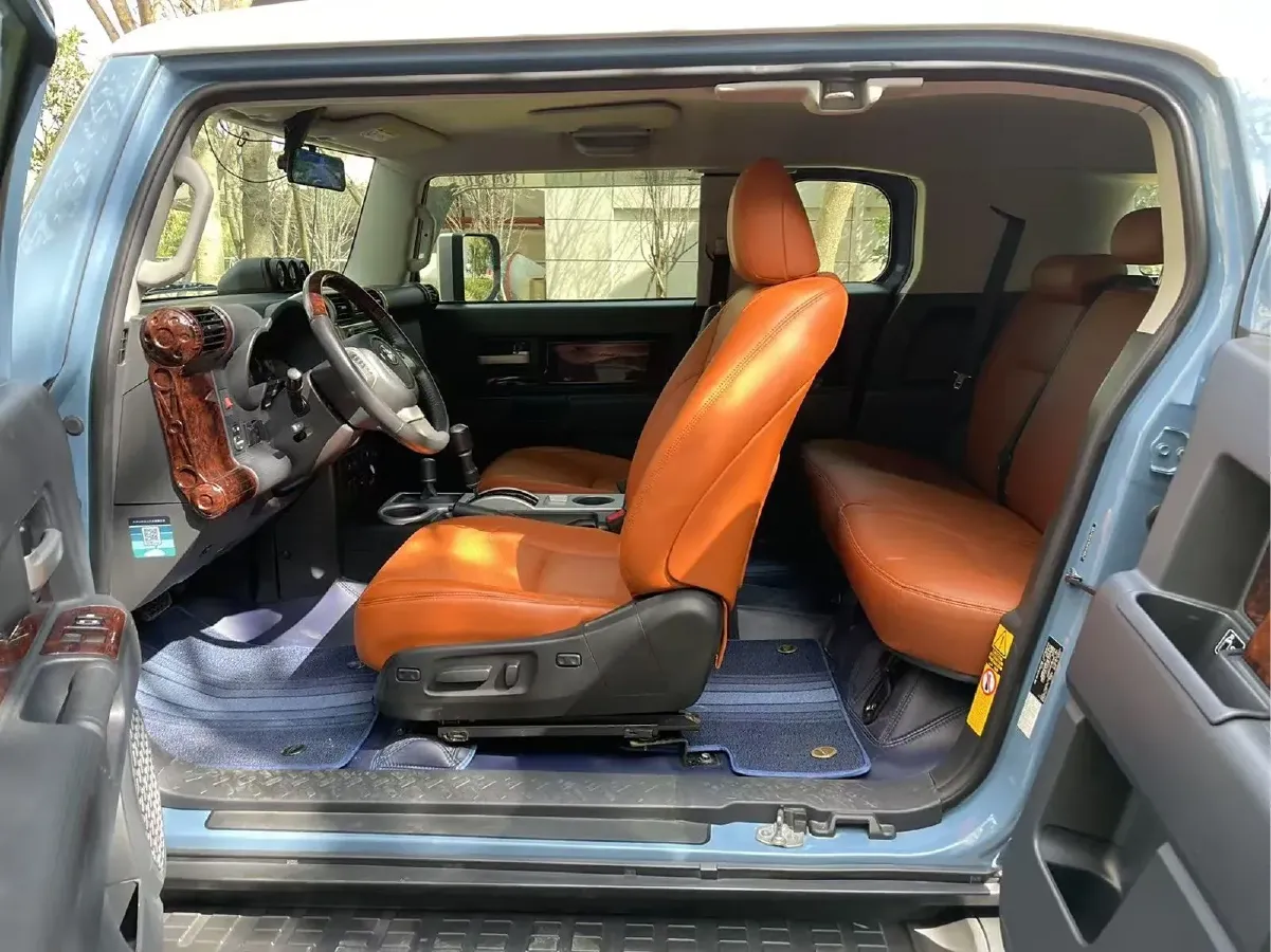 2013 Toyota FJ Cruiser 4.0L 272HP V6 5AT,autocango,china used car exporter,china ev exporter,chinese used car exporter,chinese used ev exporter