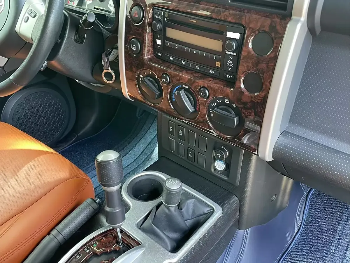 2013 Toyota FJ Cruiser 4.0L 272HP V6 5AT,autocango,china used car exporter,china ev exporter,chinese used car exporter,chinese used ev exporter