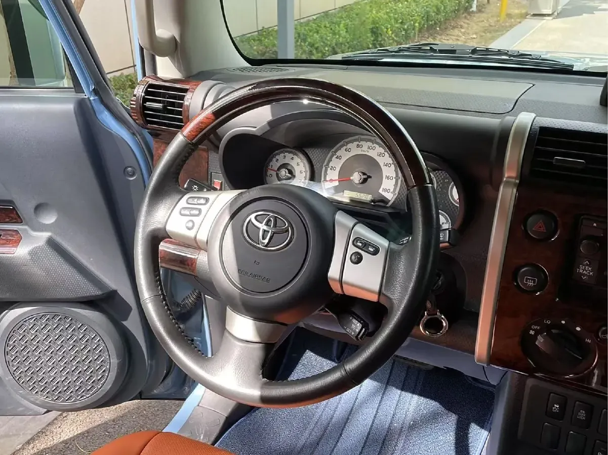 2013 Toyota FJ Cruiser 4.0L 272HP V6 5AT,autocango,china used car exporter,china ev exporter,chinese used car exporter,chinese used ev exporter