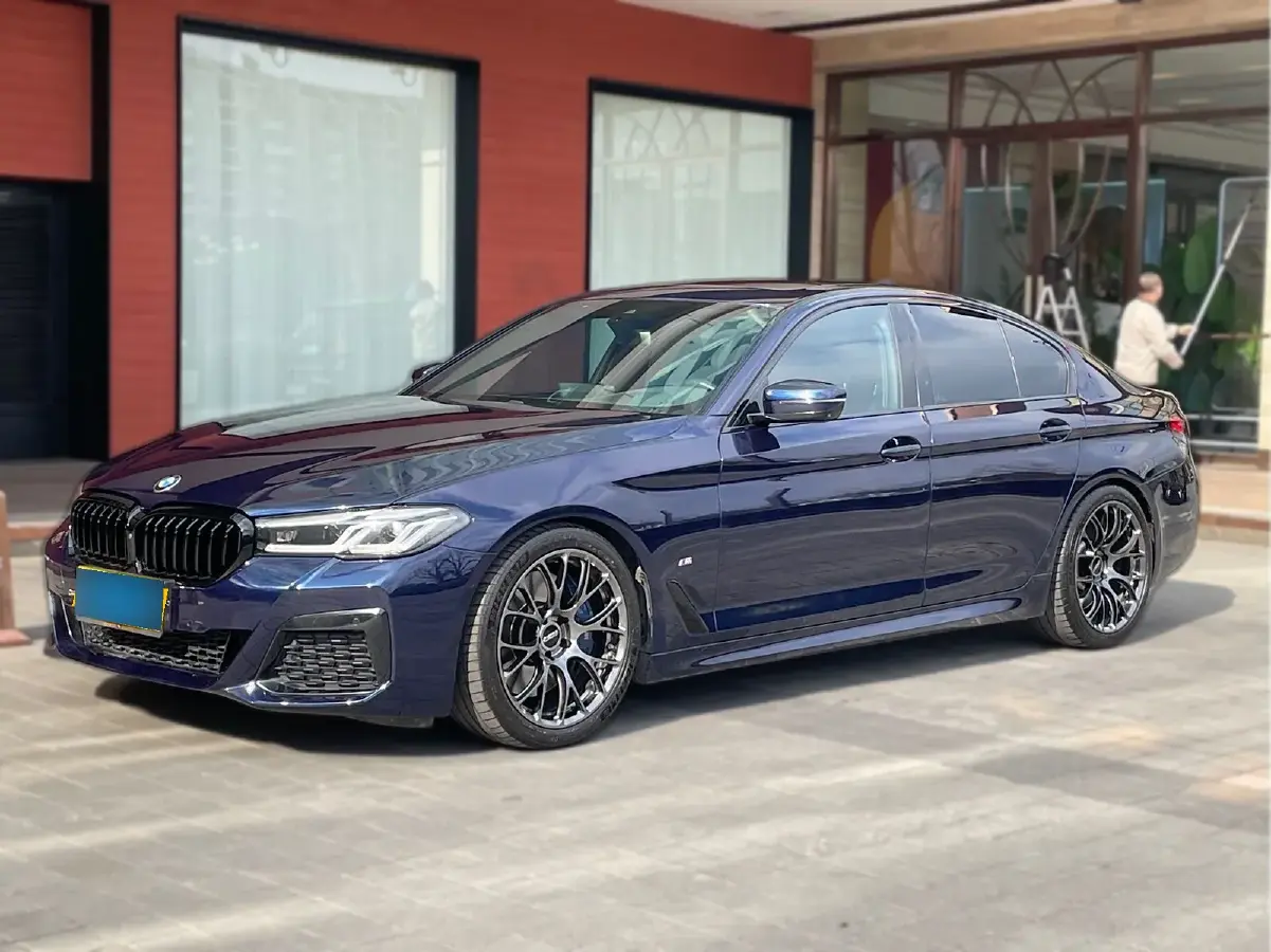 2021 BMW 5 Series 3.0T 340HP L6 8AT