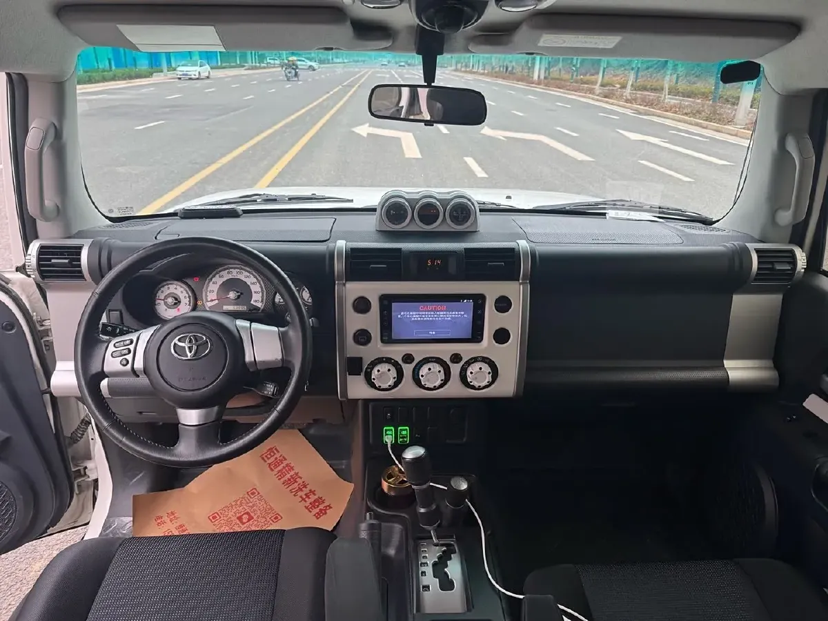 2013 Toyota FJ Cruiser 4.0L 272HP V6 5AT,autocango,china used car exporter,china ev exporter,chinese used car exporter,chinese used ev exporter