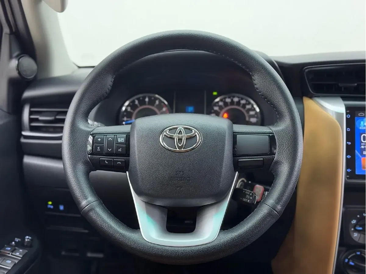 2016 Toyota Fortuner 2.7L 163HP L4 6AT,autocango,china used car exporter,china ev exporter,chinese used car exporter,chinese used ev exporter