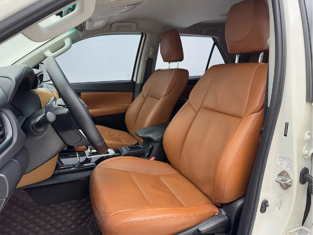 2016 Toyota Fortuner 2.7L 163HP L4 6AT,autocango,china used car exporter,china ev exporter,chinese used car exporter,chinese used ev exporter