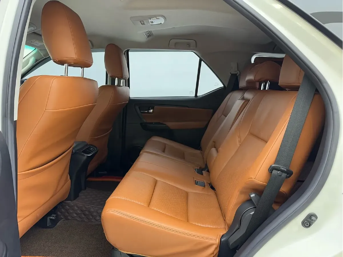 2016 Toyota Fortuner 2.7L 163HP L4 6AT,autocango,china used car exporter,china ev exporter,chinese used car exporter,chinese used ev exporter