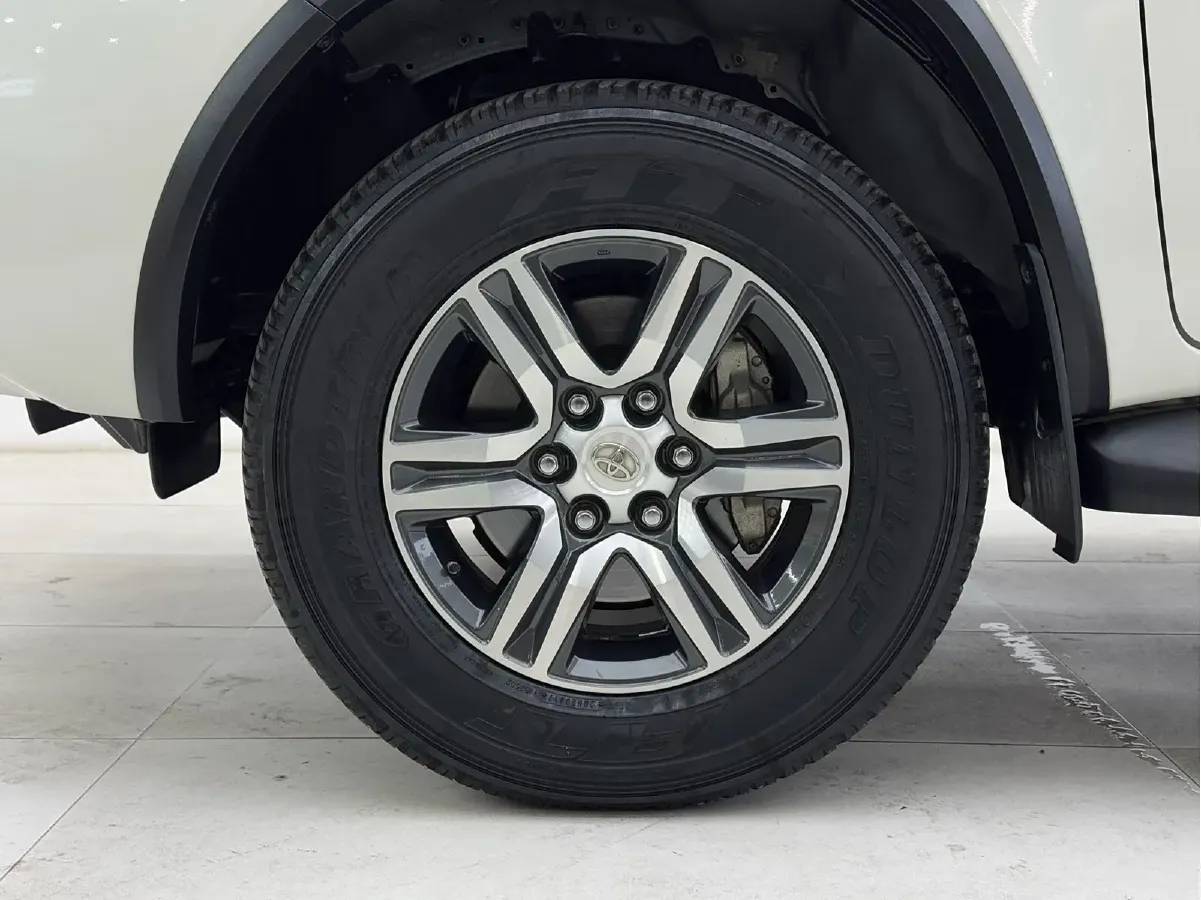 2016 Toyota Fortuner 2.7L 163HP L4 6AT,autocango,china used car exporter,china ev exporter,chinese used car exporter,chinese used ev exporter