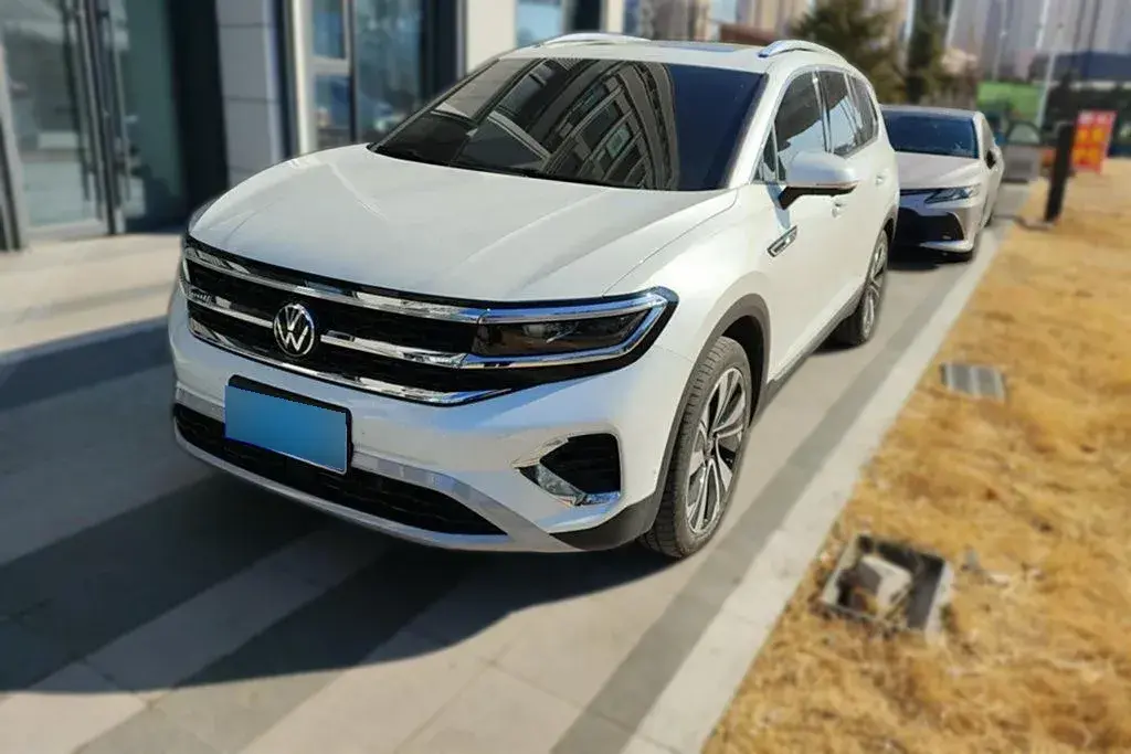 2023 Volkswagen Talagon 2.0T 220HP L4 7DCT