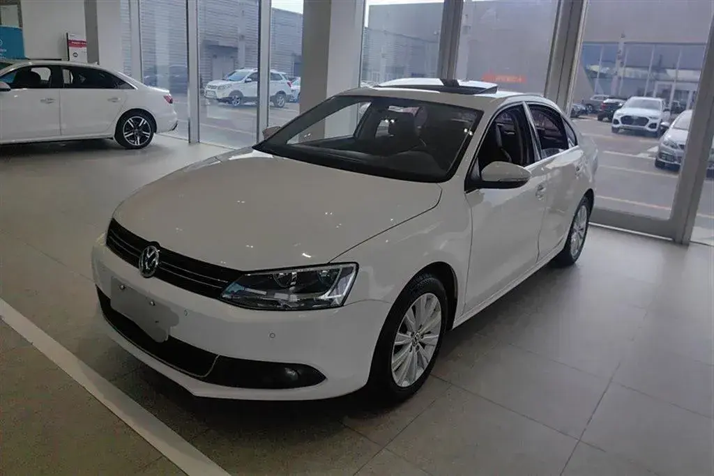 2014 Volkswagen Sagitar 1.4T 131HP L4 7DCT
