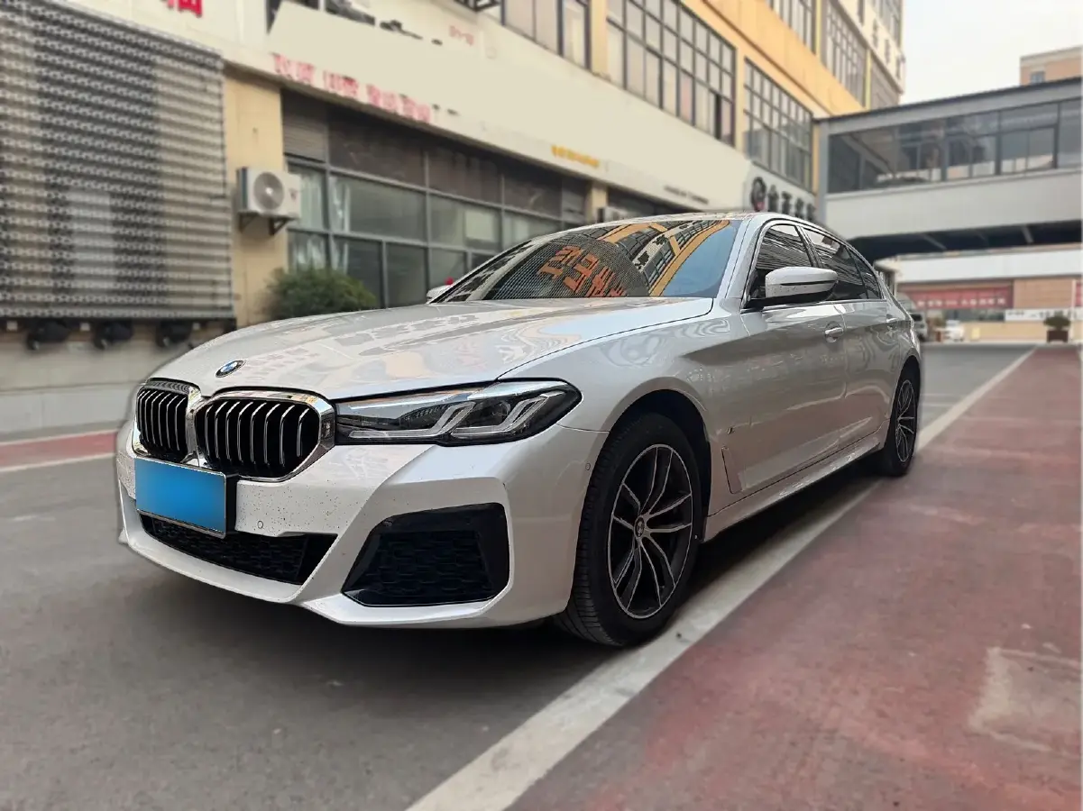 2022 BMW 5 Series 2.0T 184HP L4 8AT