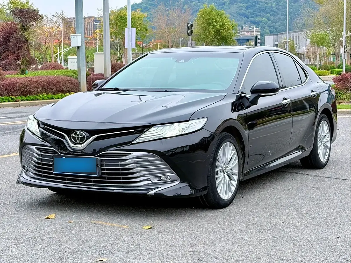 2019 Toyota Camry 2.5L 209HP L4 8AT