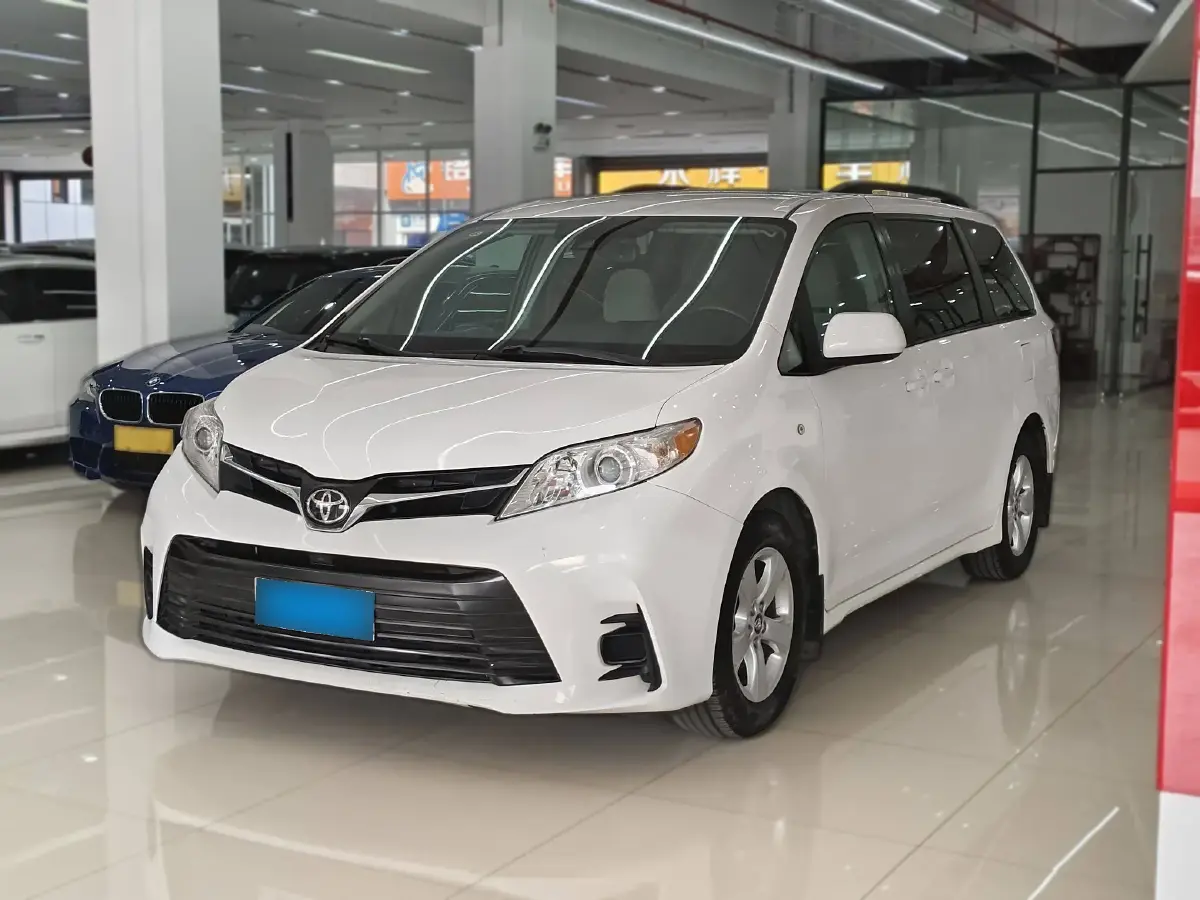 2015 Toyota Sienna 3.5L 269HP V6 6AT